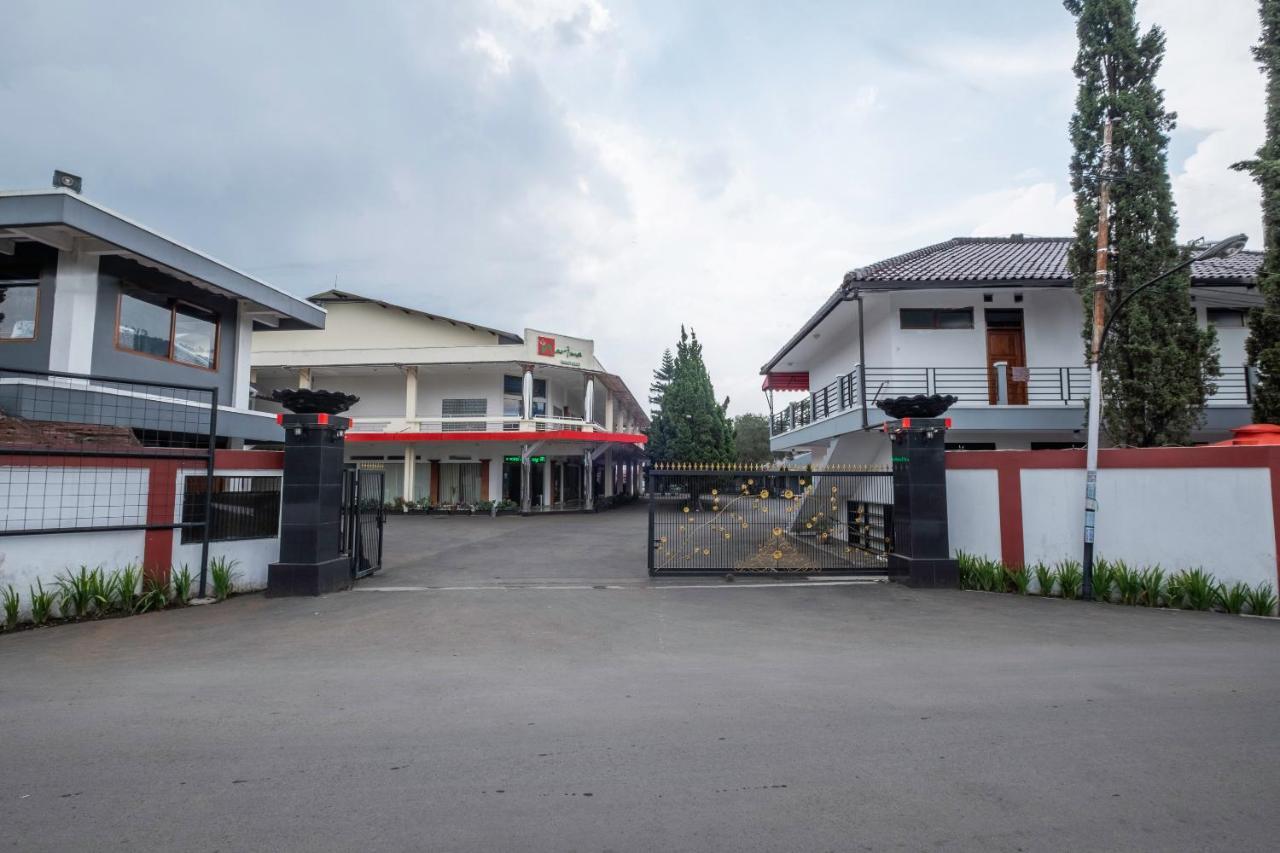 นารีมา รีสอร์ต โฮเต็ล Hotel เล็มบัง ภายนอก รูปภาพ